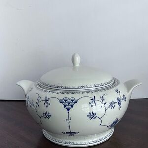 Churchill Finlandia Blue and White Covered  Vegetable Serving Bowl